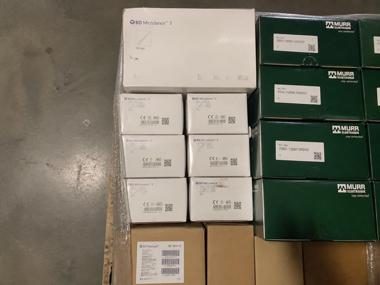 Warehouse photograph — Photo 2 — pallet B, mixed items